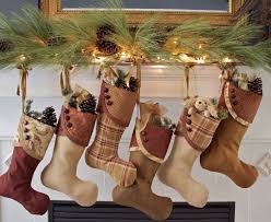 100 Options Incroyables De Deco De Noel Gifi A Bas Prix Deco De Fete Decoration De Noel Zenidees Chaussette Noel Deco Noel Decoration Noel