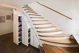 Holztreppe Mit Einbauschrank Und Garderobe In Eiche Und Weiss Lackiert Badezimmerideen Schrank Unter Treppe Einbauschrank Treppe Holztreppe