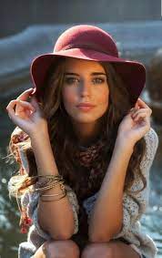 This Pristine Beauty Is Spanish Model Clara Alonso This Is Simply Gorgeous And Her Hat Is Perfect Divine Girl With Hat Beautiful Girl Face Clara Alonso