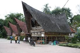 Rumah adat ini merupakan model rumah adat yang tidak ada kamar dan bila ingin membuat sebuah kamar atau ruangan, disekat. Inilah Rumah Adat Batak Toba Sumatera Utara Batak Network