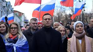 Od roku 2009 je známý jako kritik korupce v rusku a také režimu vladimira putina. Alexy Navalny S Wife Claims Russian Coverup Says Husband Was Poisoned Cnn Video
