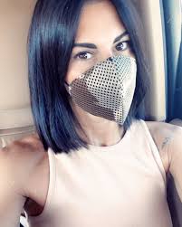 Taglio medio con frangia e colore più chiaro. Bianca Guaccero Posta Delle Foto Da Piccola E Praticamente Uguale Ad Oggi Capellistyle