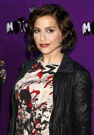 If your hair isn't straight already, apply a. Dark Medium Bob With Copper Balayage Brittany Murphy S Short Haircut Hairstyles Weekly