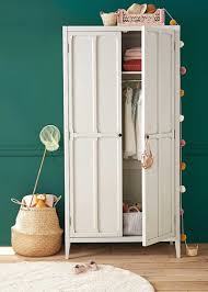 Shop quality armoire closets exclusively at pottery barn®. Armoire Parisienne 15 Meubles En Bois Au Charme Ancien