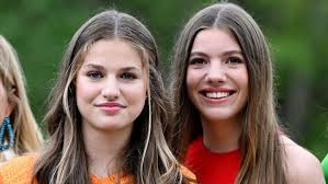 A quienes se parecen la princesa Leonor de Asturias y la infanta Sofía de  Borbon