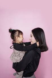 Ibu dan anak adalah upaya dibidang kesehatan yang menyangk ut p elayanan dan pemeliharaan. 6 Bentuk Cinta Ibu Kepada Anaknya Yang Gak Akan Pernah Tergantikan