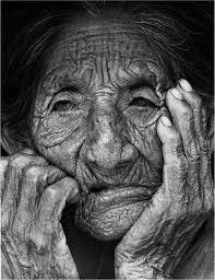 Black And White Old Woman Portrait Photography Old Woman There S Wisdom In The Lines And Grey Hairs I Genuinely Whole Heartedly Feel That This Is More Valuable A Old Faces Face Wrinkles Interesting Faces