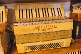 Stücke mit beschrifteten noten gibt es allerhöchstens in lehrbüchern und ich schätze mal, dass du mehr spielen möchtest als… google einfach mal nach liedern für klavier. Rare Schatze Der Musikgeschichte