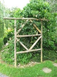 Treillages Tuteurs Structure Pour Plantes Grimpantes Plante Grimpante Treillage Rosier Pierre De Ronsard