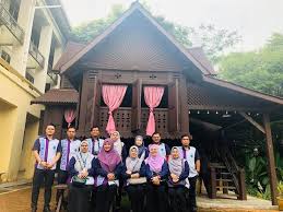 Tujuan penubuhannya agar dapat menjalankan penerokaan, pengkajian, persembahan dan penonjolan adat melayu dan warisan selangor yang keasliannya dapat dipertahankan melalui usaha penyelidikan. Visitors From Perbadanan Adat Melayu Dan Warisan Negeri Selangor Putra Science Park