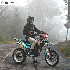 Pin Oleh Familia Castaneda Di Klx Di 2020 Pembalap Dewa Perang Gambar Karakter