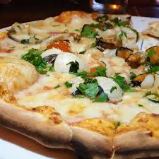 Pizzeria tranzit pub este locul preferat de intâlnire a mureșenilor de peste 15 ani de când a fost inființat. Pizza Sole Targu Mures Pizza Restaurant In Targu Mures Romania