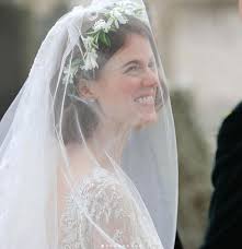 Cop GOT star Rose Leslie's bridal look with these 9 ways to wear flowers in  your hair