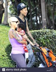 Wiz khalifa's real name is cameron jibril thomaz. Us Amerikanischer Rapper Wiz Khalifa Nimmt Seiner Frau Und Seinem Sohn Sebastian Auf Einer Wanderung Featuring Runyon Canyon Wiz Khalifa Wo Los Angeles California Vereinigte Staaten Von Amerika Bei 28 Januar 2014 Stockfotografie