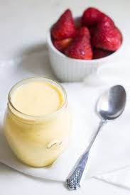 Creme Anglaise A French Custard Often Served As A Dessert Sauce For Cakes And Pastries Recipe Via Monpetitf Creme Anglaise Recipe Sweet Sauce French Desserts
