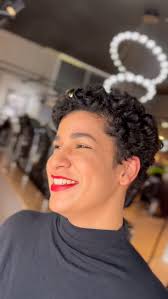 @vanessabarbosax Uma mulher segura transforma tudo ao redor , NUNCA É  APENAS SOBRE CABELOS ✨, LINK NA BIO PARA AGENDAMENTOS E INFORMAÇÕES ,  #cacheadas #brasil #cabelo #cachos #curly #cachosbra ...