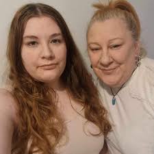 Hello, new to being a Mantis parent and after some advice. We have a  deadleaf mantis who has gone through a malt where he has now developed wing  in the past few