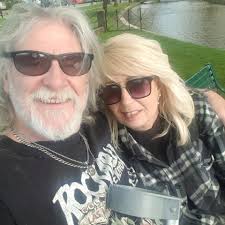 Well wot a lush park up we have found tonight in this lovely village of  Bourton