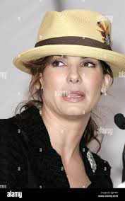 Sandra left hi-res stock photography and images