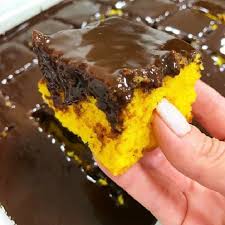 Calda Para Bolo De Cenoura Cremosa Bolo De Cenoura Com Cobertura De Chocolate E Mel Receita Bolo De Cenoura Com Chocolate Bolo De Cenoura Bolo De Cenoura Simples