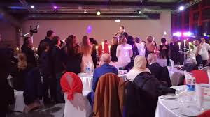 Ich bin zu gast hier, eine fremde unter nachbarn, freunden und familie. Henna Abend Bevor Eine Turkische Hochzeit Stattfindet Youtube