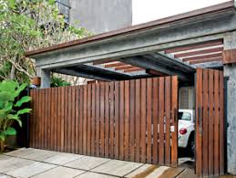 Walaupun pagar minimalis identik untuk rumah minimalis, tidak ada salahnya untuk memadukan model pagar ini dengan segala tipe rumah. Grc Motif Kayu Untuk Pagar