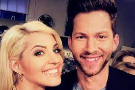 Sarah harrisons „handhaltung sieht verdächtig aus kein wunder also, dass der urlaubsschnappschuss bei den. Der Bachelor Sind Oli Und Sarah Das Neue Traumpaar Gala De