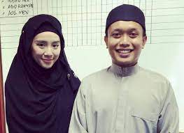 Felixia yeap yang berkali bekata yang beliau sudah pun islam dalam hati merasakan yang hari ini seperti hari kelahiran semula dirinya dan bukan kami yakin jika tiada liputan media pun untuk acara lafaz dua kalimah syahadah felixia yeap, gadis ini sudah pun rasmi bergelar seorang islam dan. Felixia Yeap Nafi Peluk Islam Kerana Mahu Berkahwin