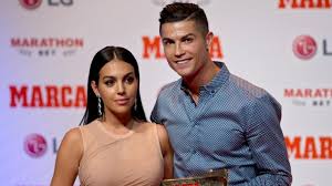 She is best known for being the girlfriend of portuguese professional footballer cristiano ronaldo. Georgina Rodriguez Verfuhrerische Perspektive Ronaldos Freundin Prasentiert Pralle Kehrseite News De