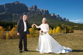 Alpine Peak Photography: Canmore Wedding Photographer