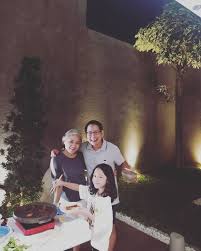 Sama seperti sang ayah, hanna juga mahasiswi ui. 5 Potret Terbaru Hanna Sukmaningsih Putri Kasino Warkop Dki Yang Kini Berjualan Kue Semua Halaman Merdeka Com