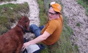 Amanda holden and alan carr are just some of the big names who will appear on the popular series, our dna journey. Alan Carr Rolls Down A Ravine While Walking His Irish Setter Dog In Hilarious Snap Daily Mail Online