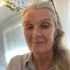 Julie Perrigo's Instagram, Twitter & Facebook