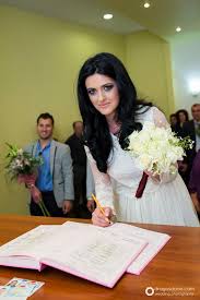 Ce ar trebui sa faca 2 tineri casatoriti cu aceasta suma? Bani Pentru Tinerii CasÄƒtoriÅ£i Ce CondiÅ£ii Trebuie SÄƒ Indeplinesti Pentru A Primi 1 500 De Lei De La PrimÄƒrie