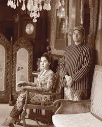 Tema klasik disini mengangkat tema foto prewedding gaya jawa atau adat jawa. 22 Foto Prewedding Ala Jawa