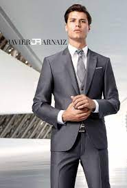 Perfetto per i giovani (il nero e il blu invecchiano un po') si può abbinare ad un paio di scarpe nere, dal design rigorosamente classico; Abiti Da Sposo Hugo Boss 0c53da