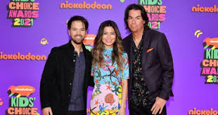 Сериал айкарли/icarly 1 сезон онлайн. Icarly Reboot Cast Teases Freddie And Carly S Juicy Relationship Status