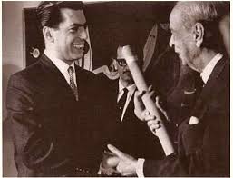 Fundación Rómulo Gallegos Inc - Mario Vargas Llosa. Premio Rómulo Gallegos,  año 1967. El Premio Internacional de Novela Rómulo Gallegos fue creado en  honor al novelista y político venezolano de ese nombre