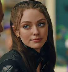 Here's the cast of The Saddle Club before and after and here's the cast:  Stevie Lake-Sophie Bennett. Carole Hanson-Keenan Macwilliam. Lisa  Atwood-Lara Jean Marshall. Ashley Taylor-Janelle Corlass Brown. Veronica  Diangelo-Heli Simpson. Kristi