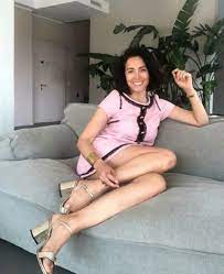 😌🔥😂 #caterinabalivo #caterinasecrets pic by… Caterina Balivo Instagram Attraente In Abito Inguinale Sul Divano Gambe Setose E Lei La Donna Dei Sogni
