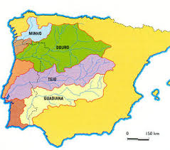 Escalação, fotos, vídeos e lances da partida. Rios De Portugal Slide Set