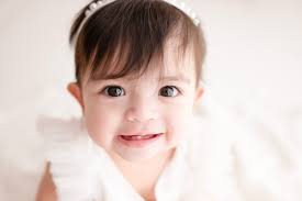 A sweet behind-the-scenes moment with little Miss Maya during her very  first cake smash session—oh, and a little Spanglish for you all too! Themed  Cakesmash Collection Outfits