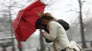 Ondata di maltempo, attesi temporali. Allerta Meteo Roma E Lazio Forti Raffiche Di Vento E Mareggiate Da Oggi Lunedi 22 Marzo Ecco Fino A Quando