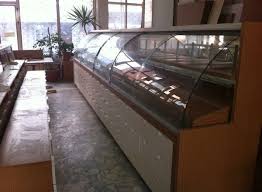 Kahverengi Ve Beyaz Cerceveli Cam Vitrin Mobilya Dolaplar Duvar