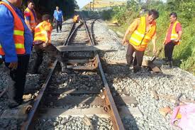 Landasan kereta api adalah sepanjang 134 km dari tanjung aru, berhampiran kota kinabalu, ke pekan tenom, di bahagian pedalaman. Kejuruteraan Awam