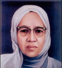 Beliau mencapai banyak kesuksesan di pendidikannya dan sudah sering. 15 Pahlawan Nasional Wanita Di Indonesia Sejarah Lengkap