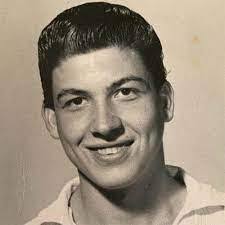 Robert Lovern's Instagram, Twitter & Facebook