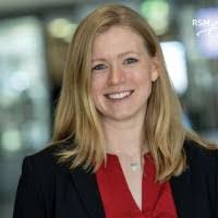 Kari Swanson's Instagram, Twitter & Facebook