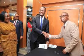Littérature : cérémonie de dédicace du livre '' la sophocratie pour une  sagesse active'' du Dr Ibrahim Lokpo - Abidjan.net Photos