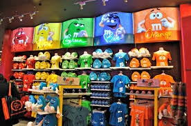 Entrar en la m&m's de londres es como entrar en una ciudad a parte, en un mundo independiente. M M S World Londres Inglaterra Living In Iberia